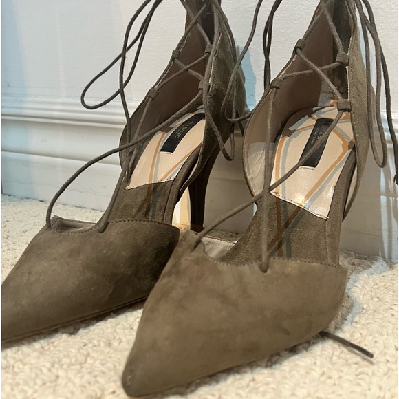 Army green pointed toe wrap around the ankle heels - Picture 2 of 5